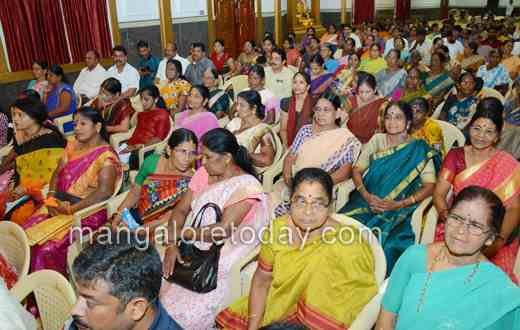 Jaya c suvarna honoured at Kudroli temple